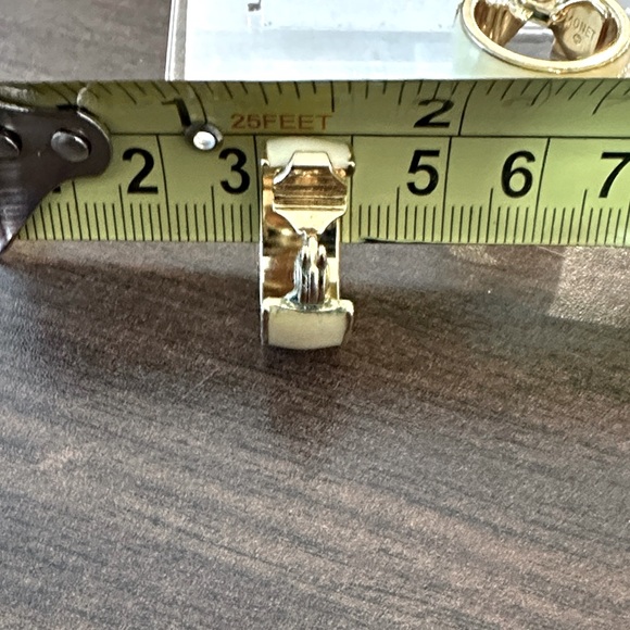 VTG Monet Ivory Emerald & Gold Tone Clip-On Earrings - Picture 6 of 8